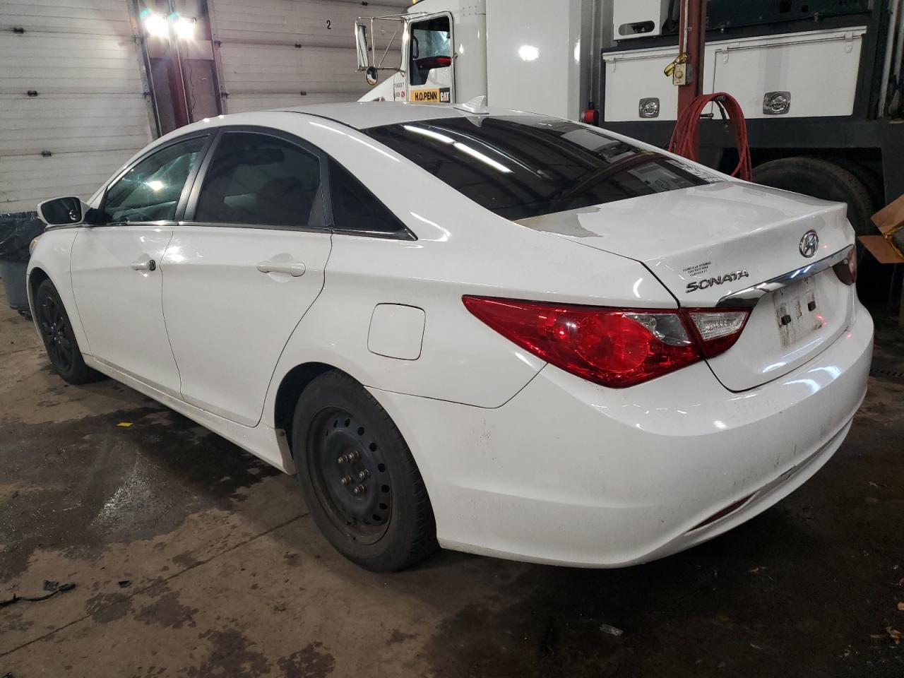 2013 HYUNDAI SONATA GLS - Image 2