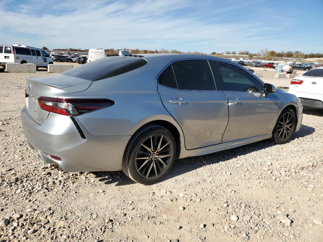 2021 TOYOTA CAMRY SE - Image 3