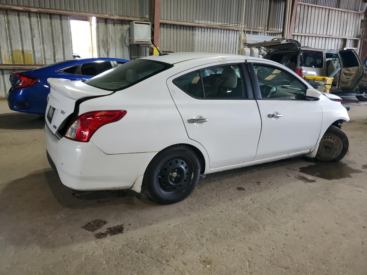 2016 NISSAN VERSA S - Фото 3