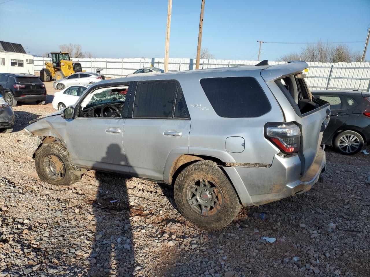 2018 TOYOTA 4RUNNER SR - Image 2