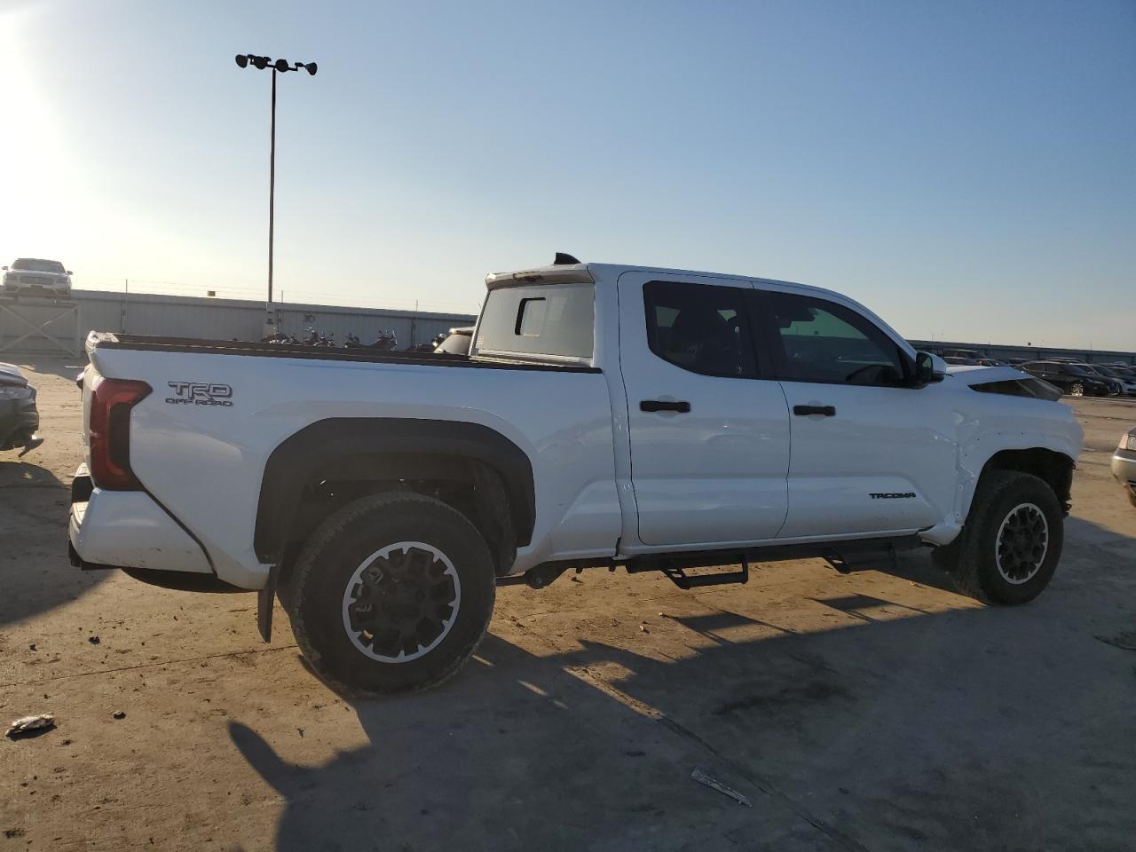 2024 TOYOTA TACOMA DOU - Фото 3