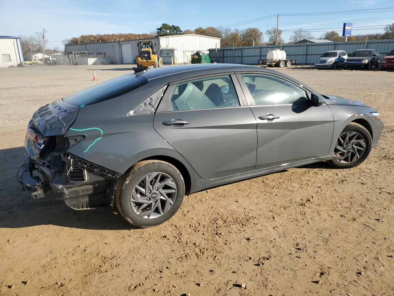 2024 HYUNDAI ELANTRA SE - Фото 3