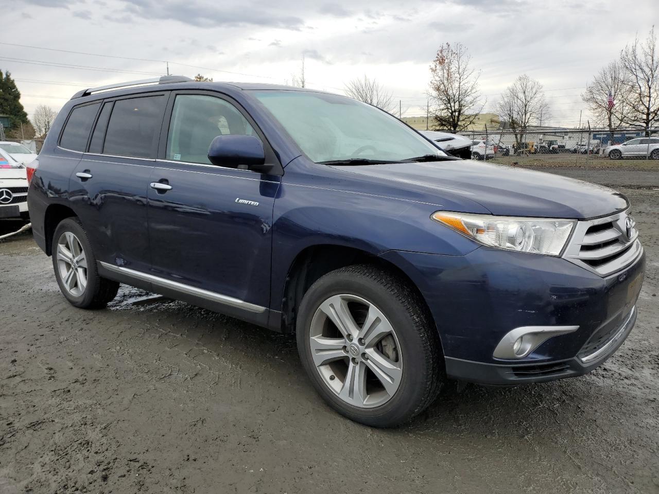 2011 TOYOTA HIGHLANDER - Image 4