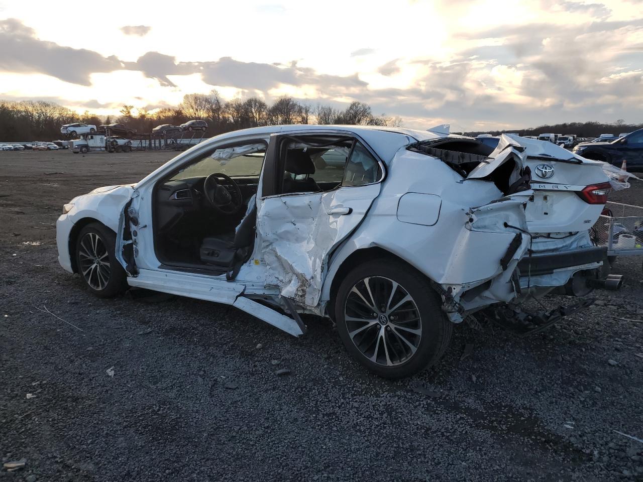 2018 TOYOTA CAMRY L - Фото 2