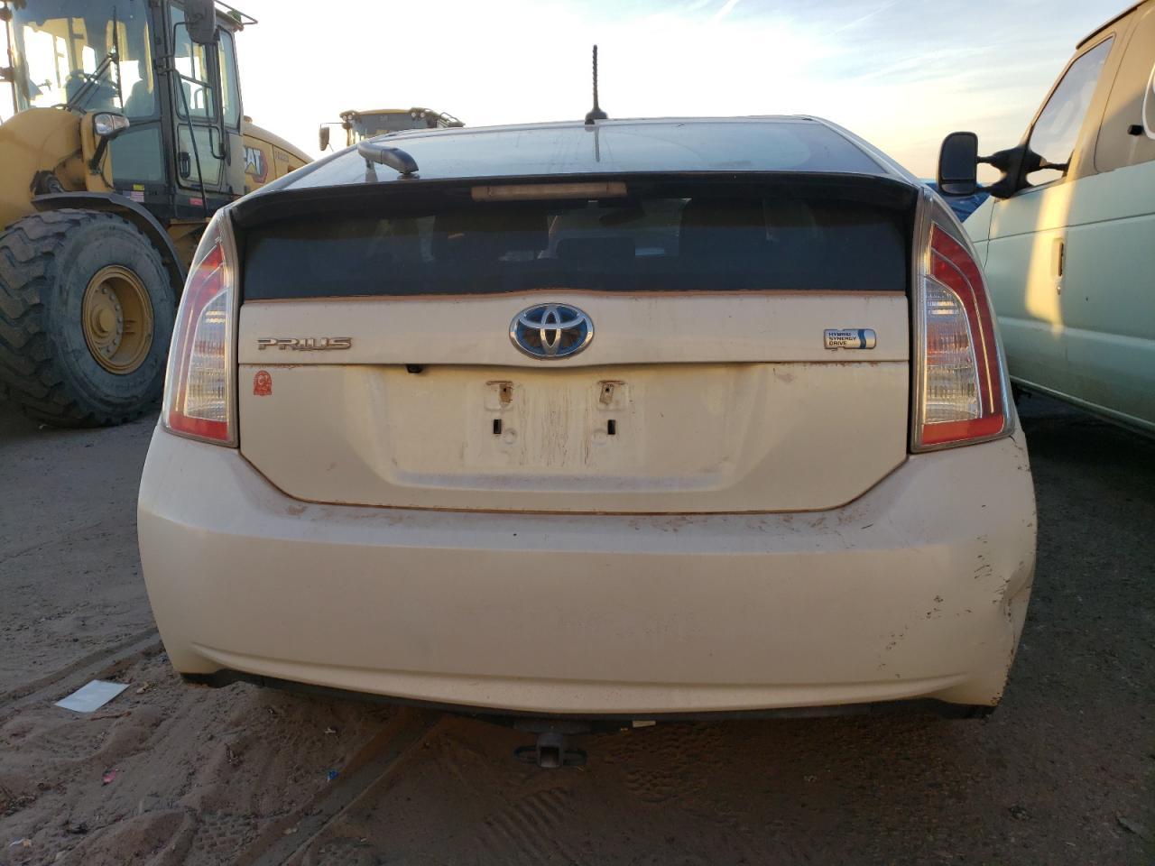 2015 TOYOTA PRIUS - Image 6