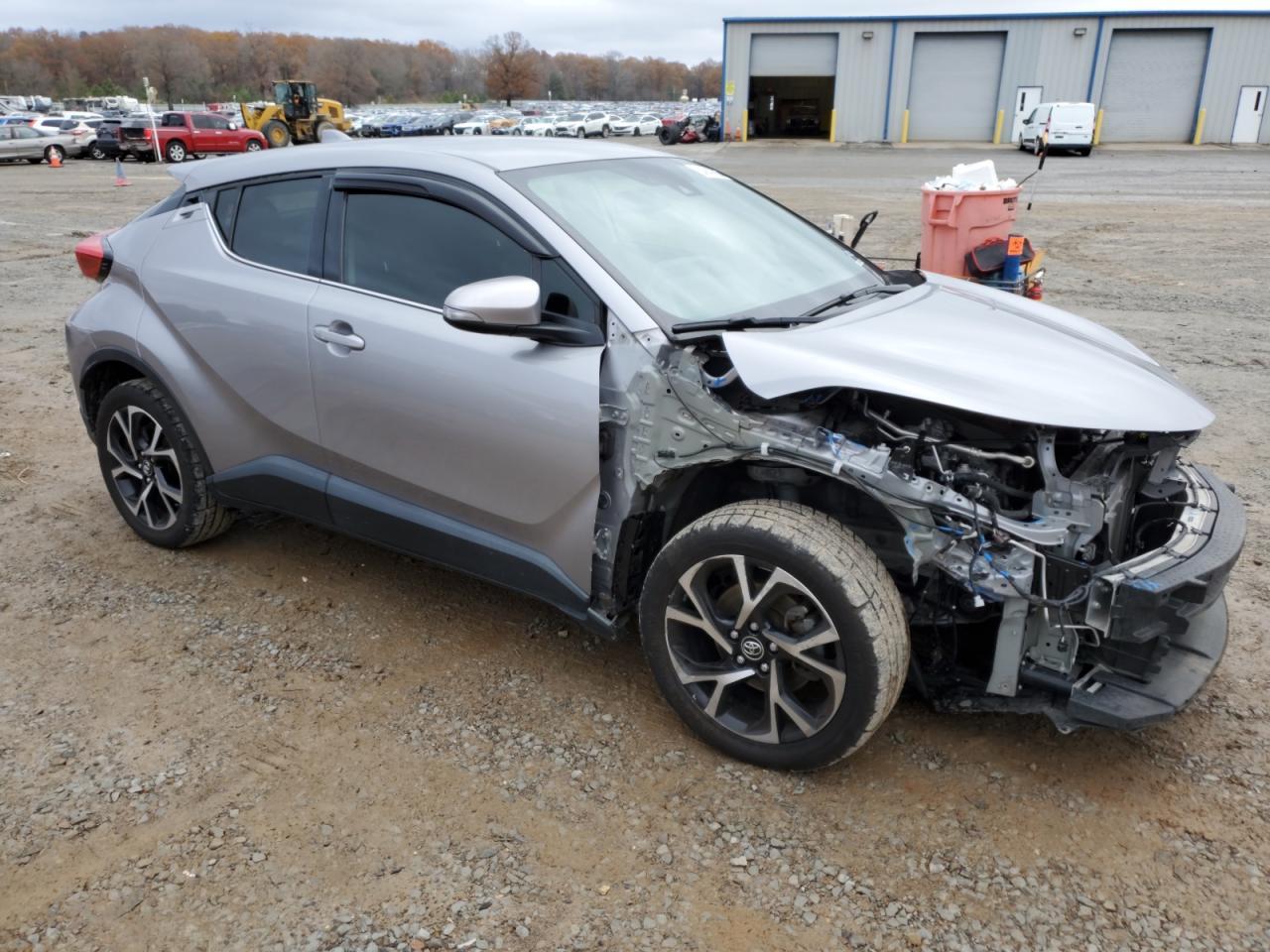 2019 TOYOTA C-HR XLE - Image 4