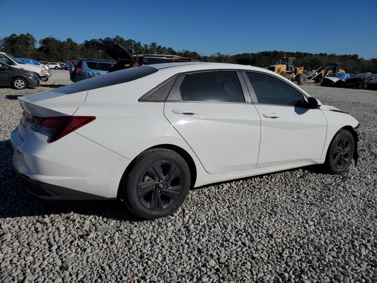 2023 HYUNDAI ELANTRA SE - Image 3