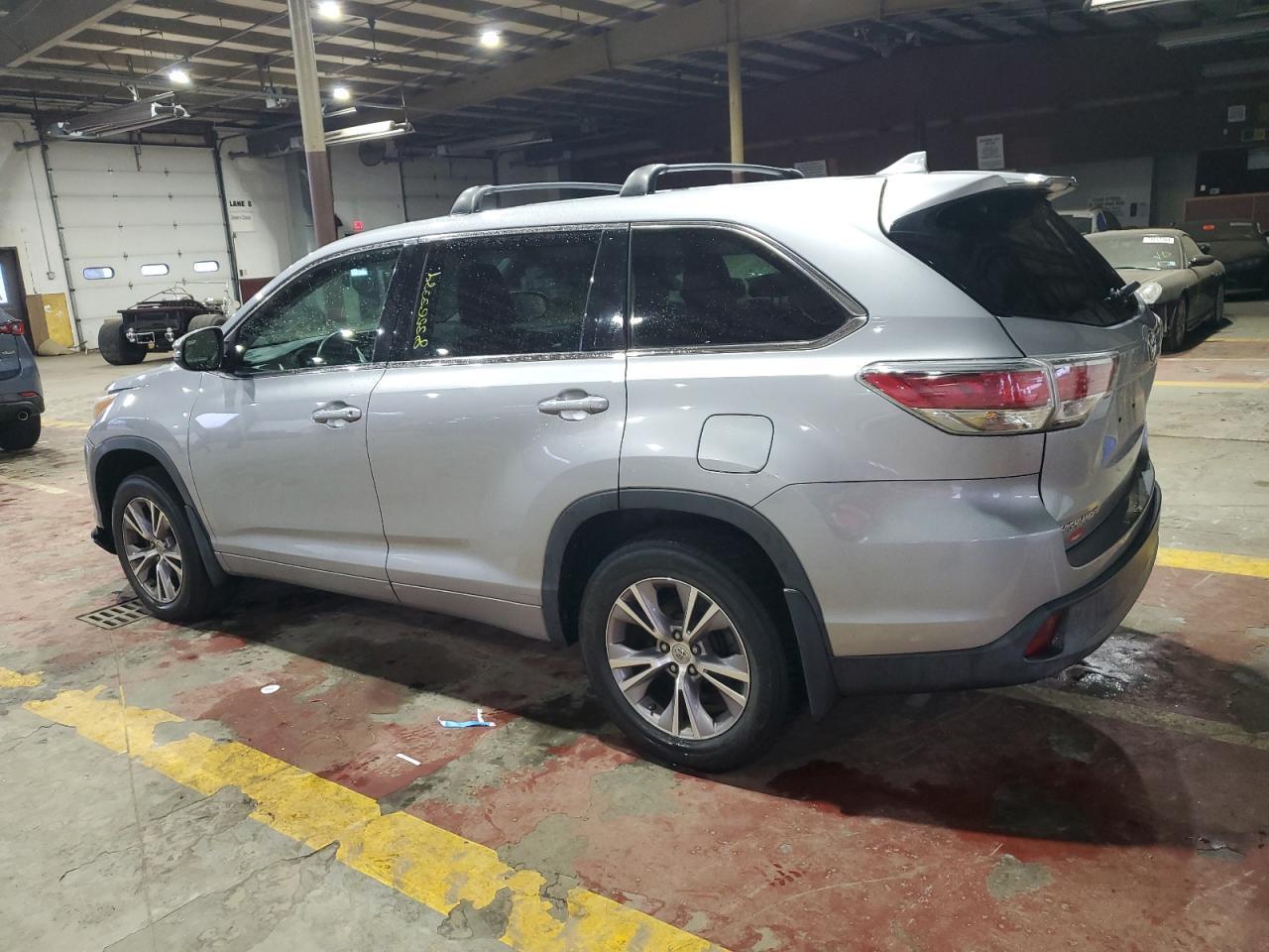 2015 TOYOTA HIGHLANDER - Image 2