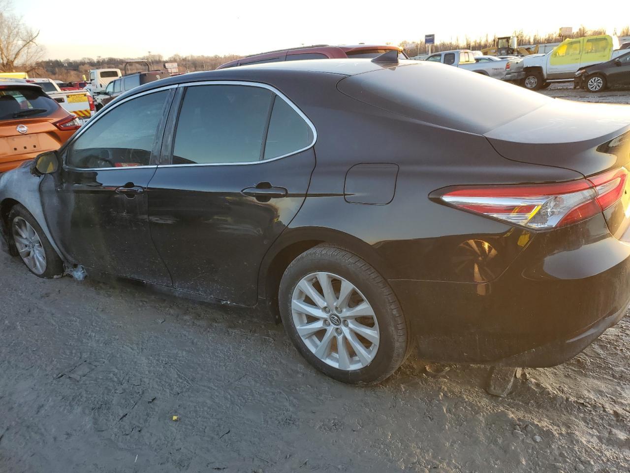 2019 TOYOTA CAMRY L - Фото 2
