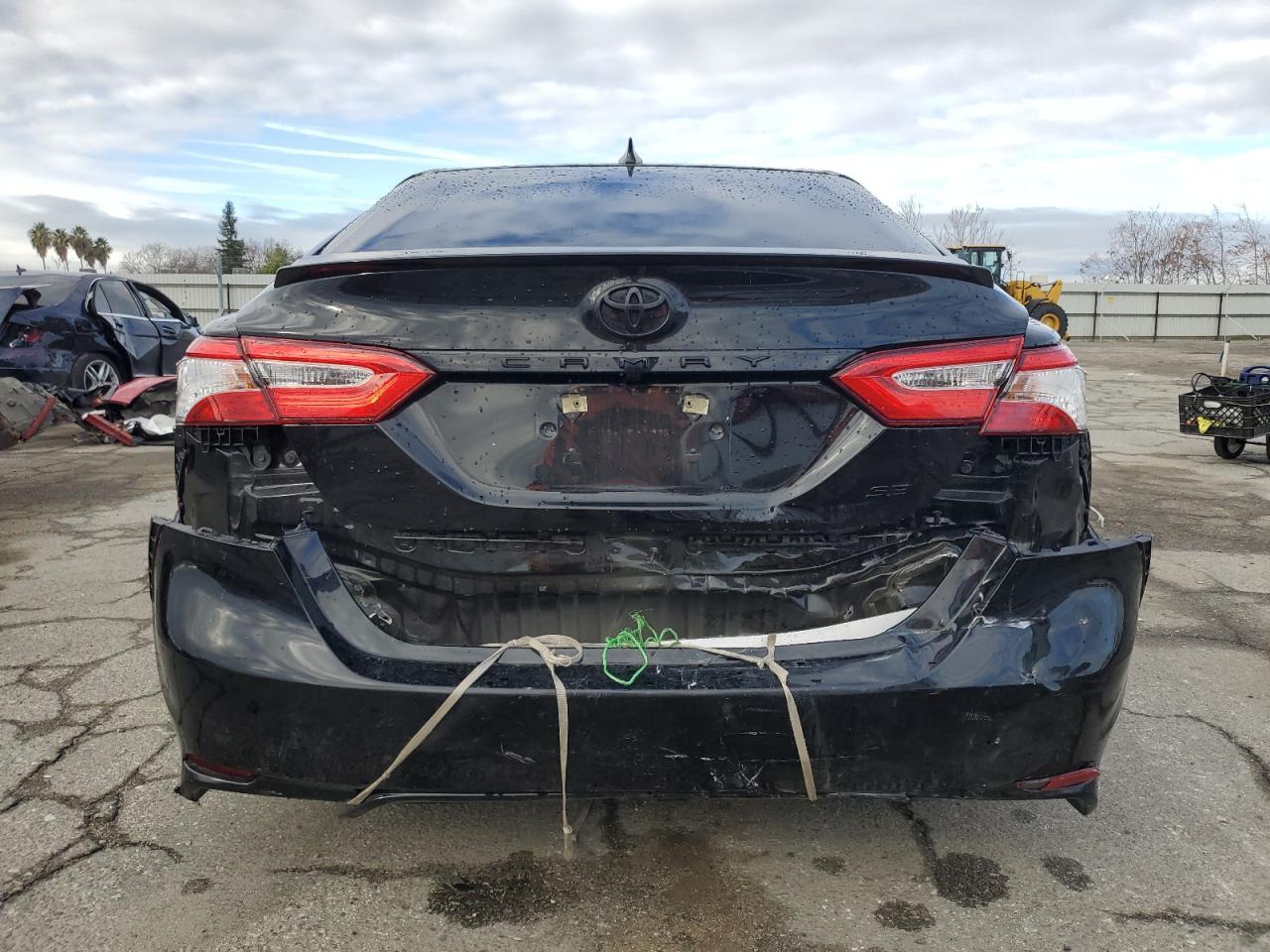 2020 TOYOTA CAMRY SE - Фото 6