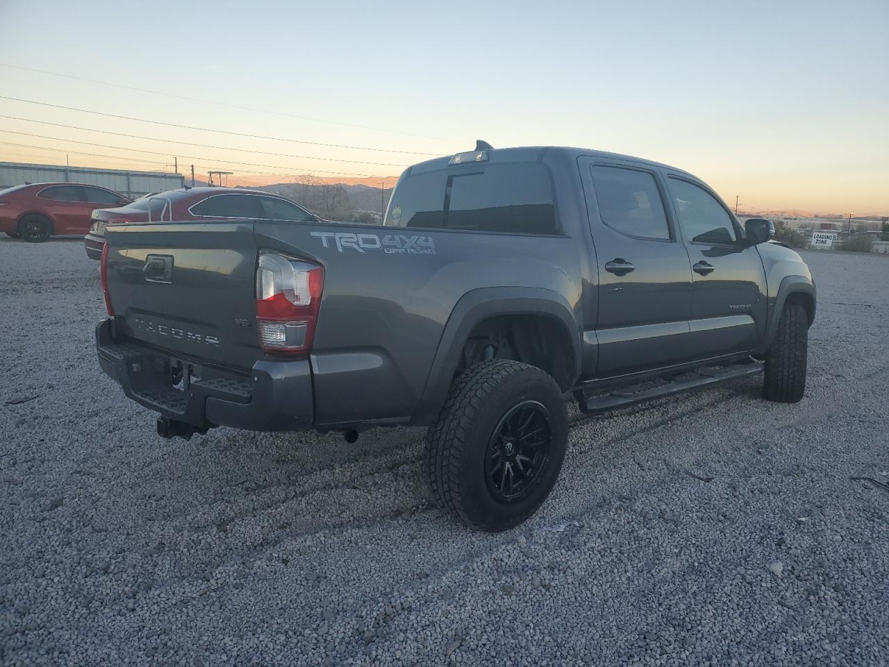2017 TOYOTA TACOMA DOU - Фото 3