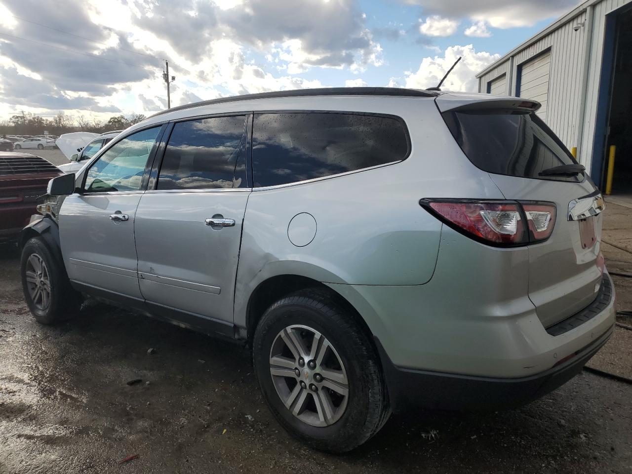 2015 CHEVROLET TRAVERSE L - Image 2