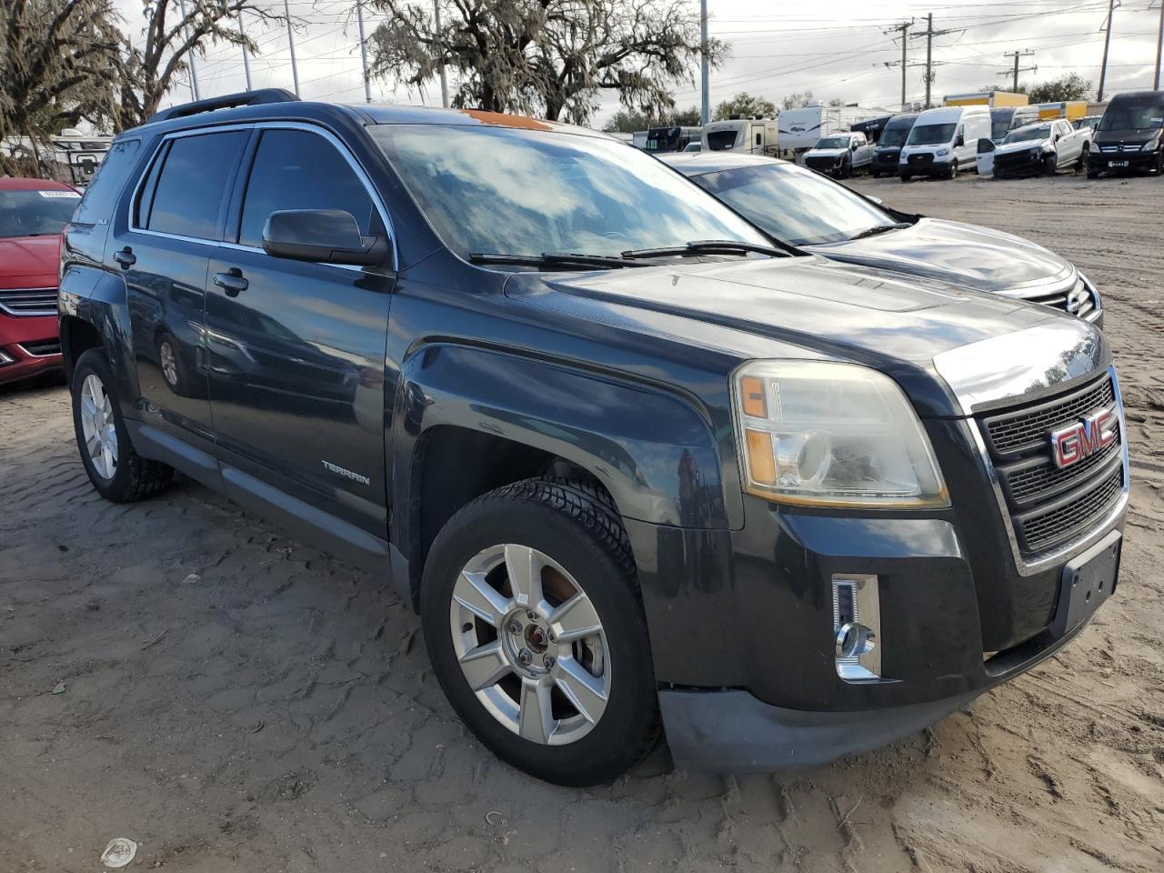 2013 GMC TERRAIN SL - Image 4