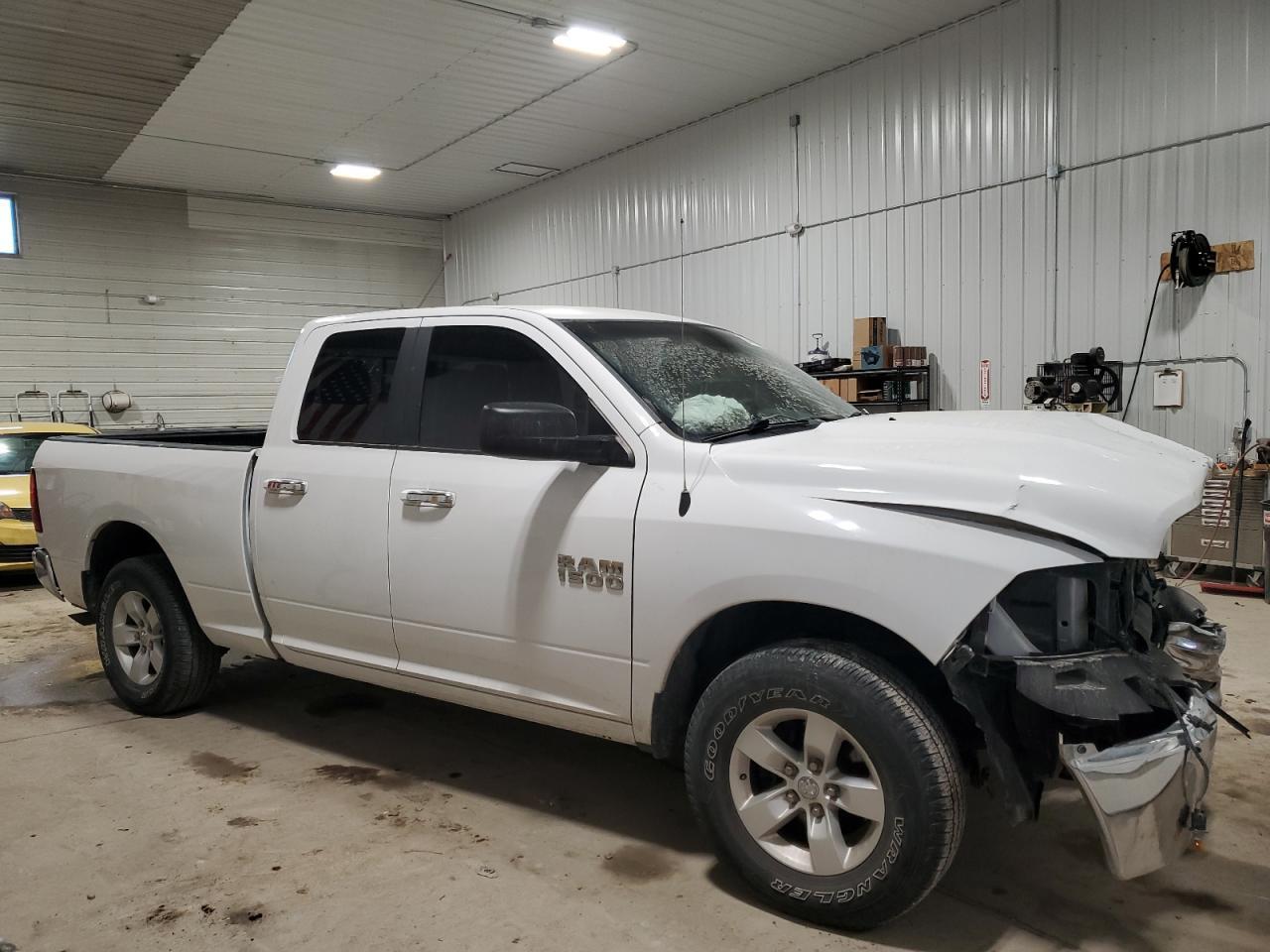 2017 RAM 1500 SLT - Image 4