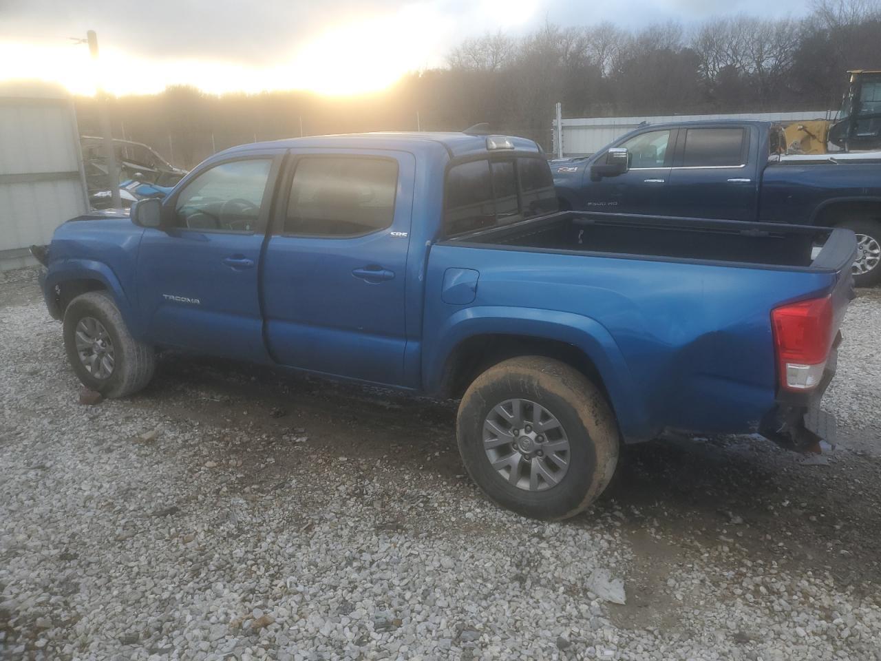2017 TOYOTA TACOMA DOU - Фото 2