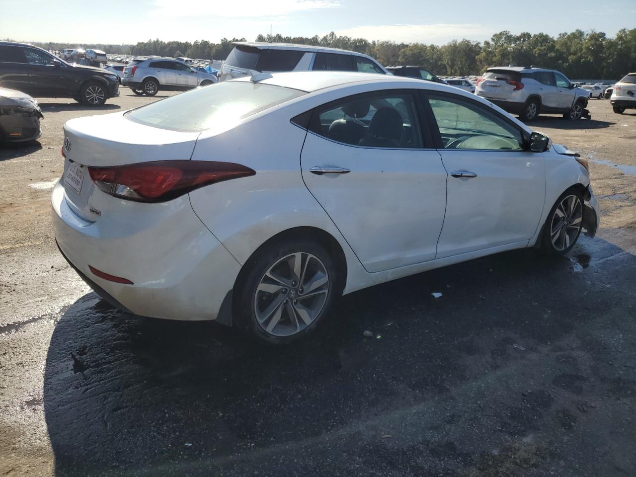 2015 HYUNDAI ELANTRA SE - Image 3