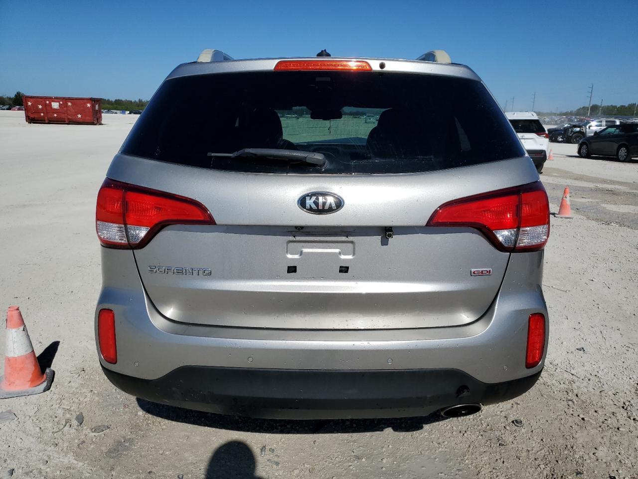 2015 KIA SORENTO LX - Image 6