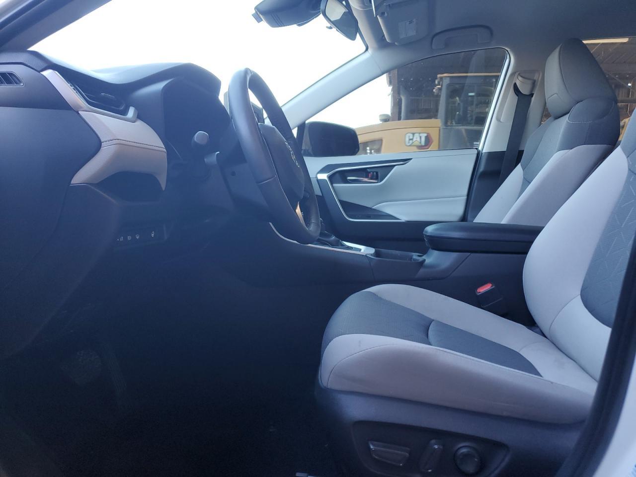 2022 TOYOTA RAV4 XLE - Фото 7
