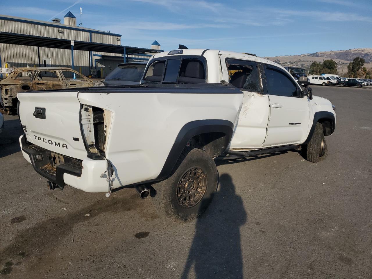 2023 TOYOTA TACOMA DOU - Фото 3
