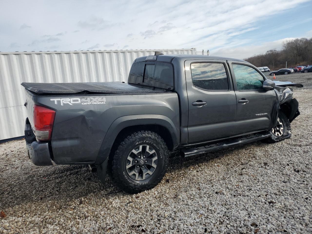 2017 TOYOTA TACOMA DOU - Фото 3