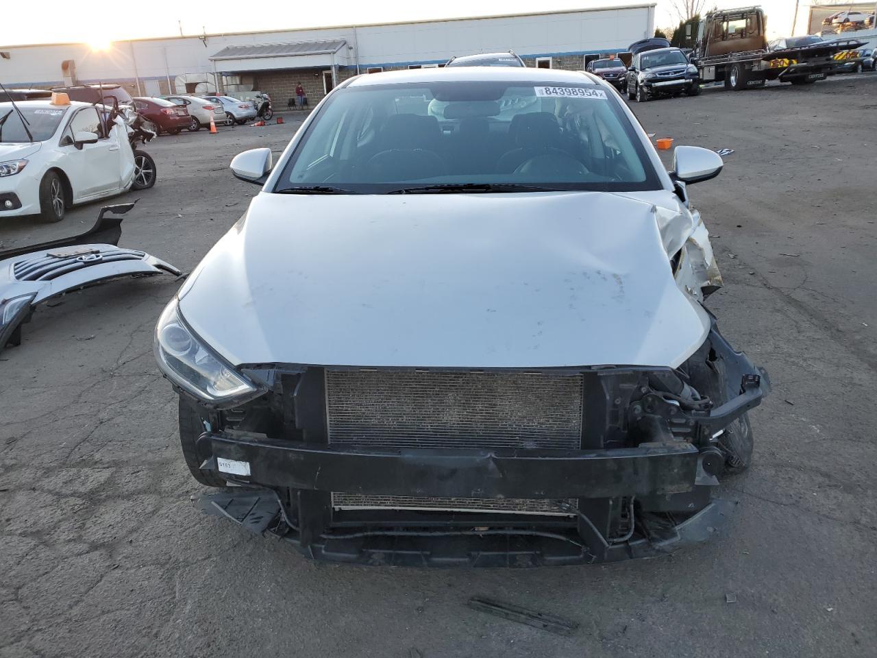 2018 HYUNDAI ELANTRA SE - Image 5