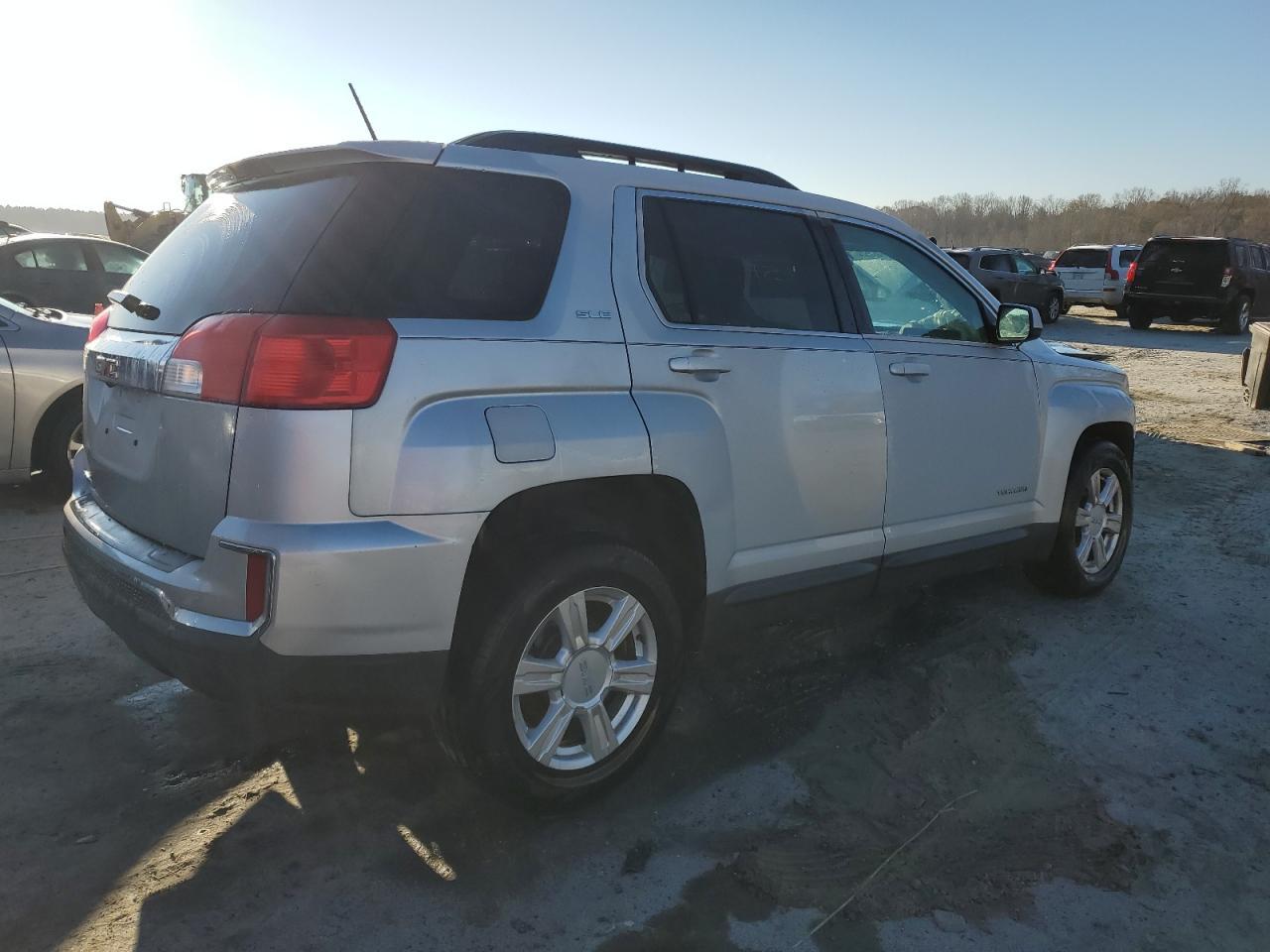 2016 GMC TERRAIN SL - Image 3