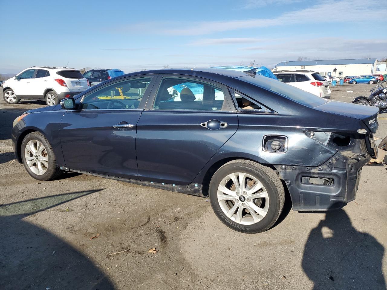 2011 HYUNDAI SONATA SE - Image 2