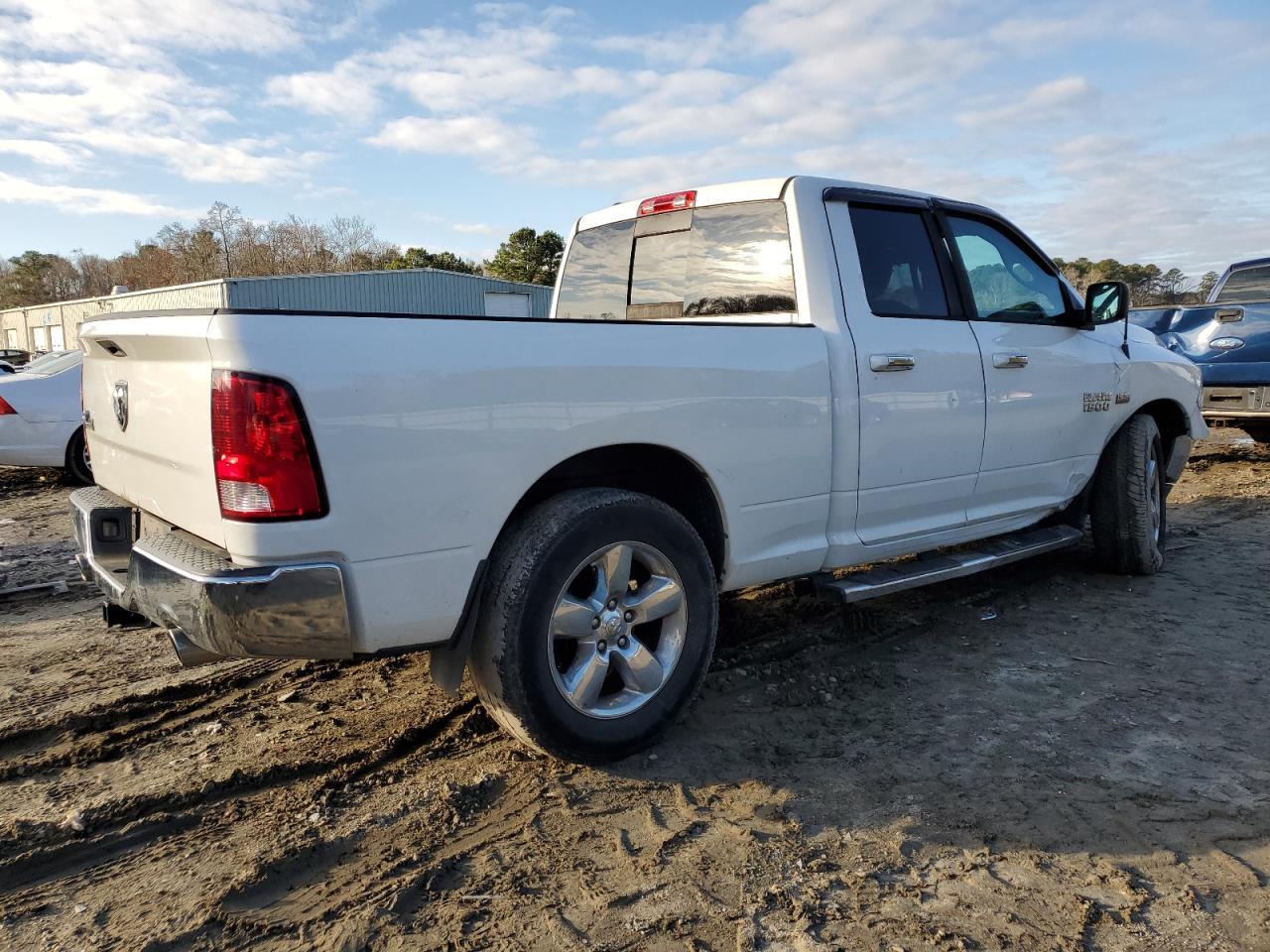 2015 RAM 1500 SLT - Image 3