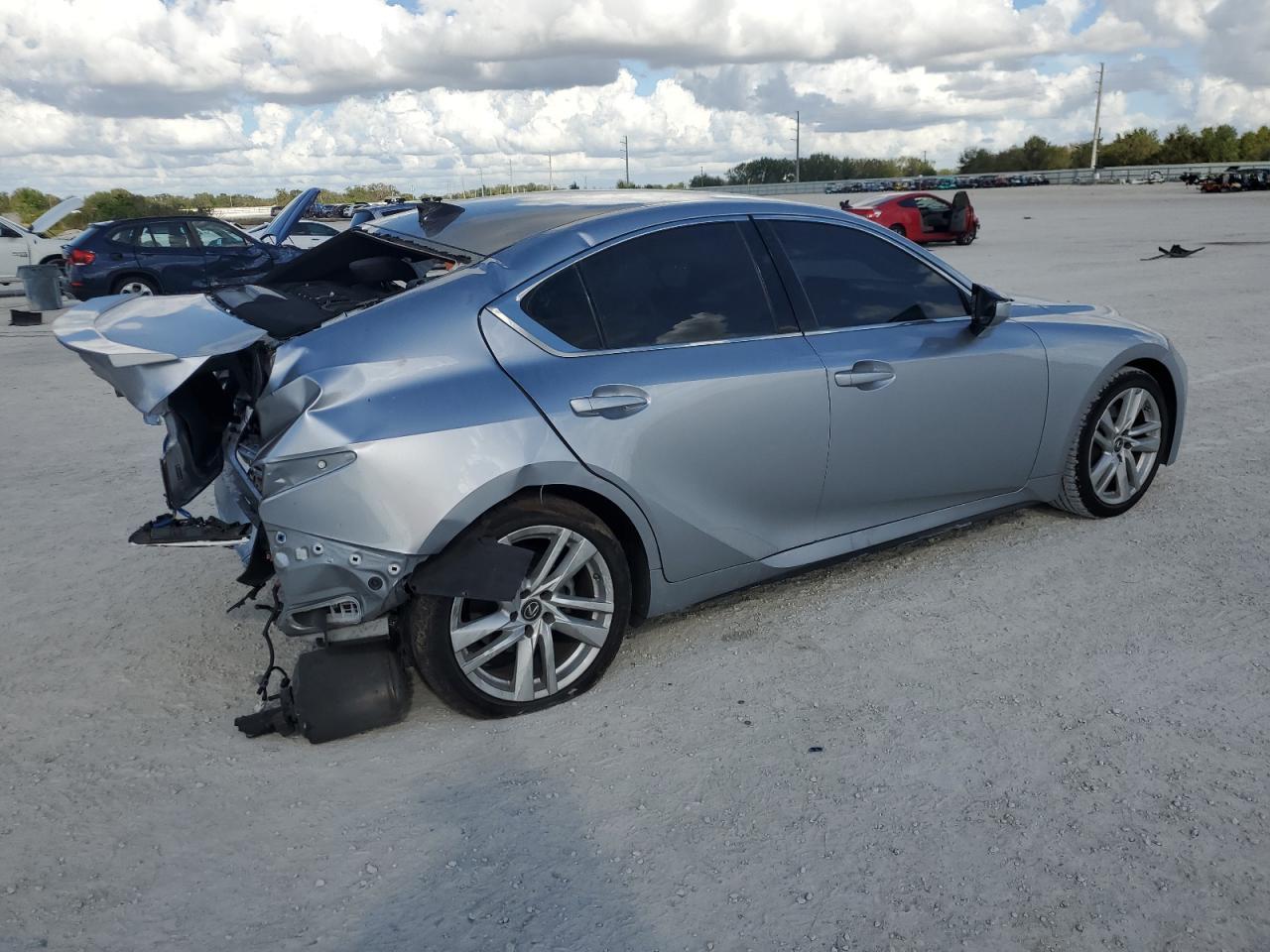 2022 LEXUS IS 300 - Фото 3