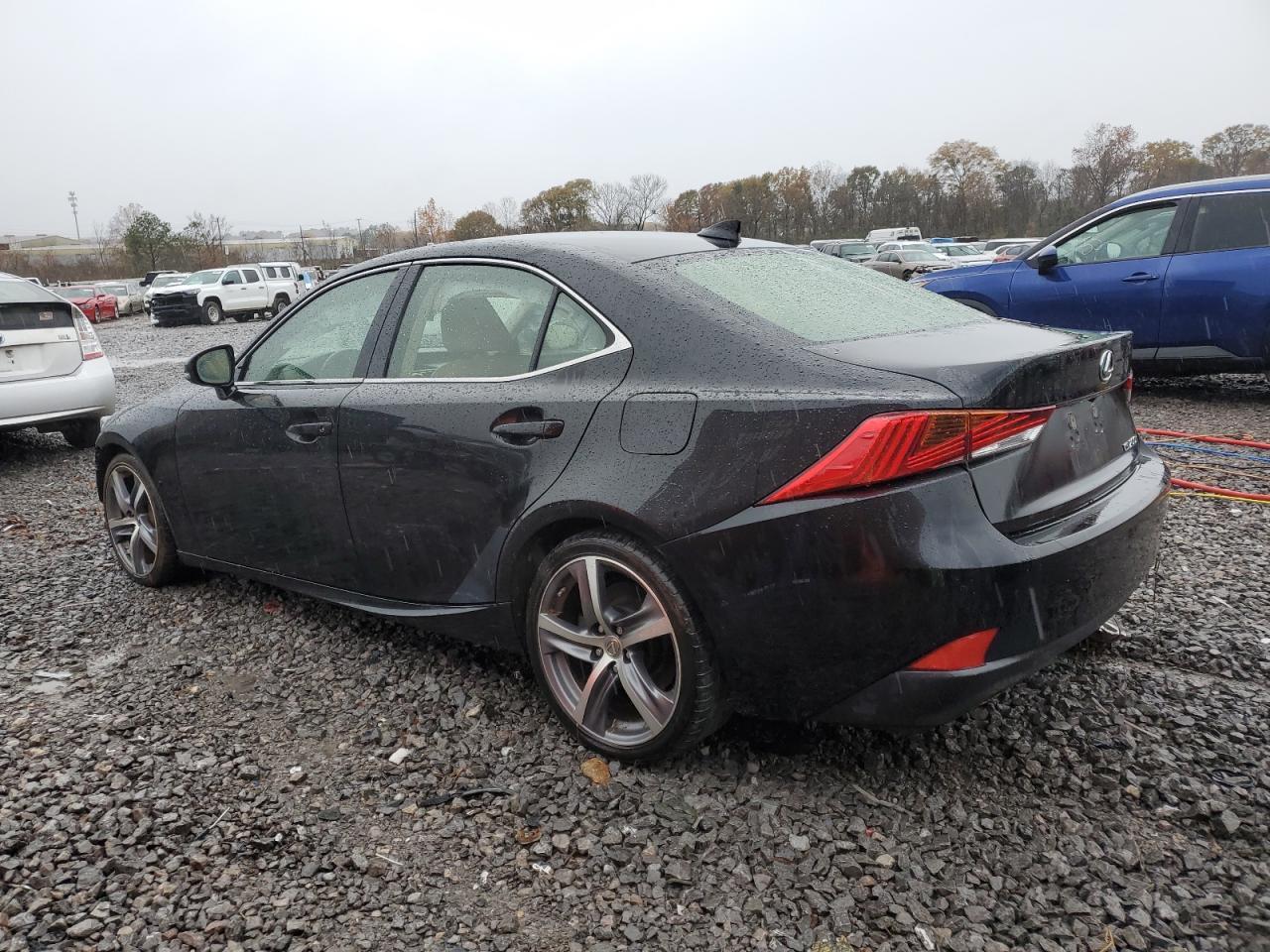 2017 LEXUS IS 200T - Фото 2