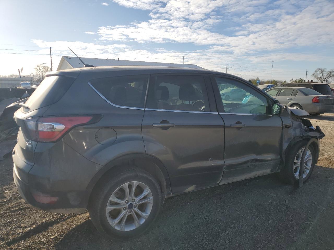 2017 FORD ESCAPE SE - Image 3