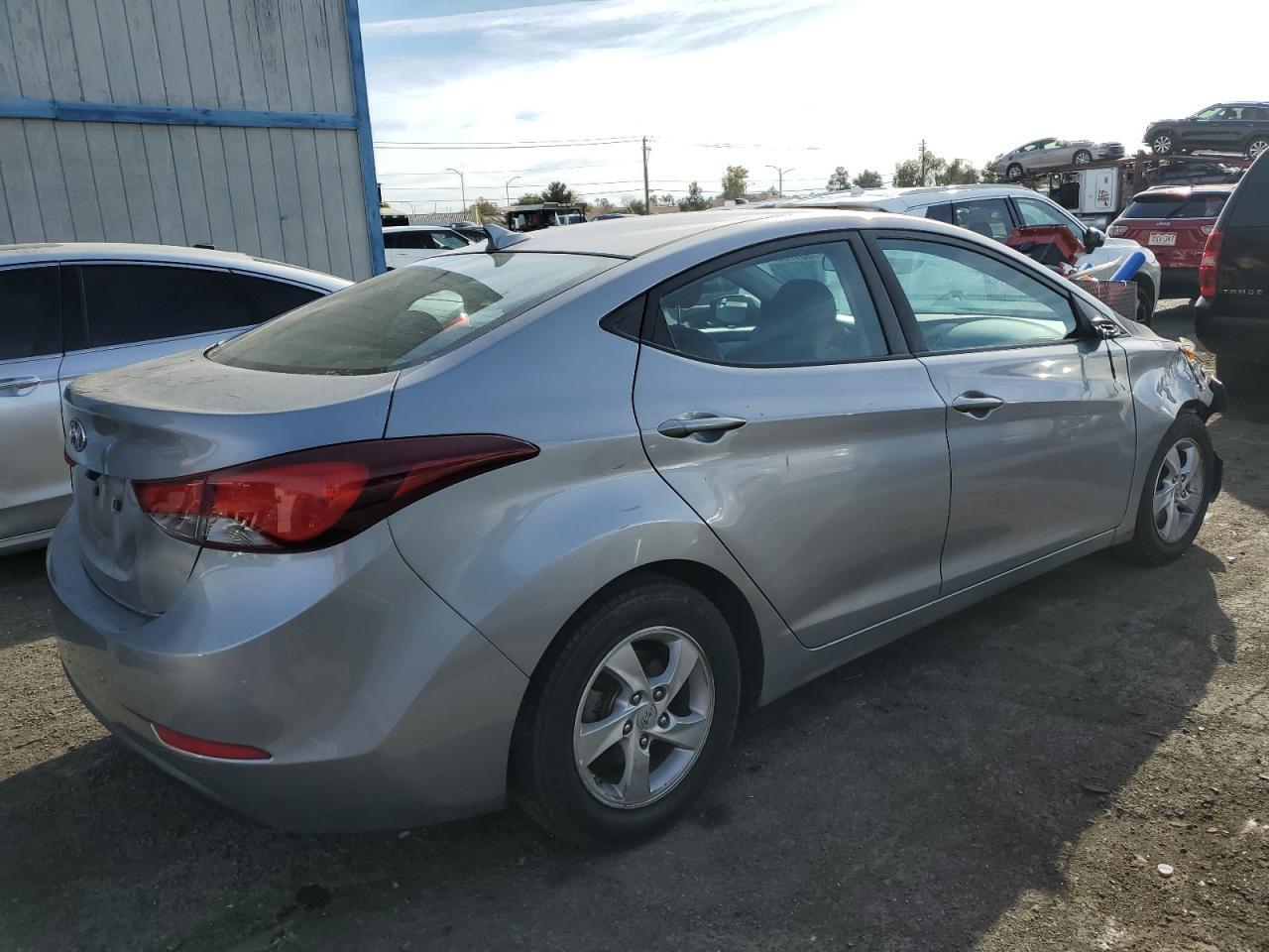 2015 HYUNDAI ELANTRA SE - Image 3