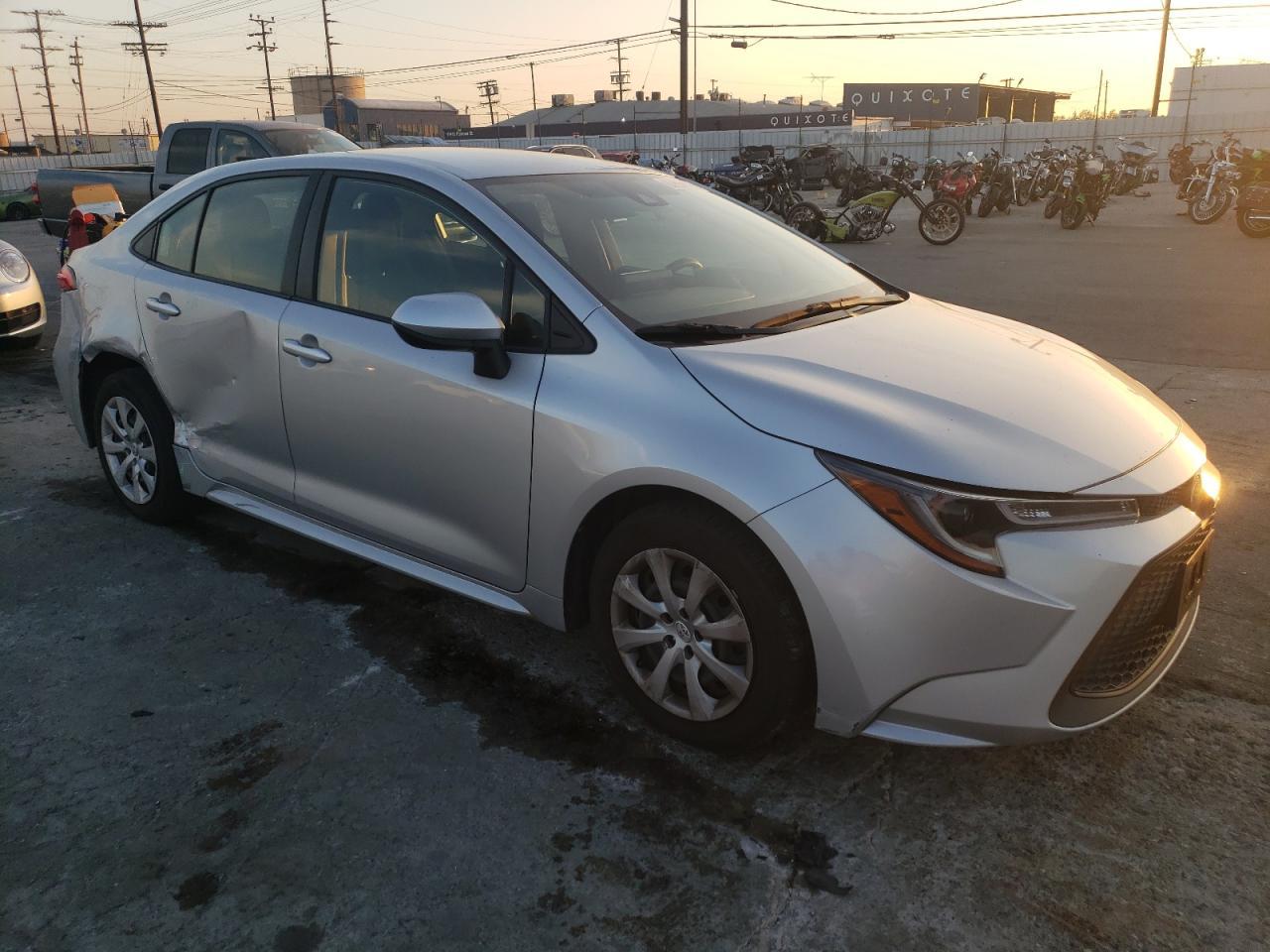 2022 TOYOTA COROLLA LE - Фото 4