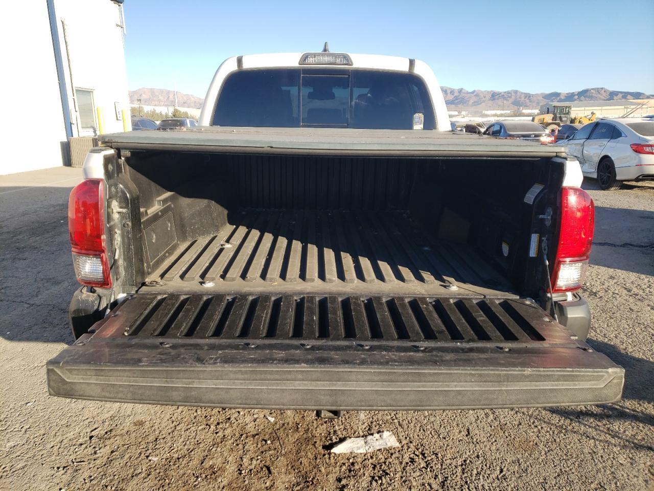 2017 TOYOTA TACOMA DOU - Фото 6