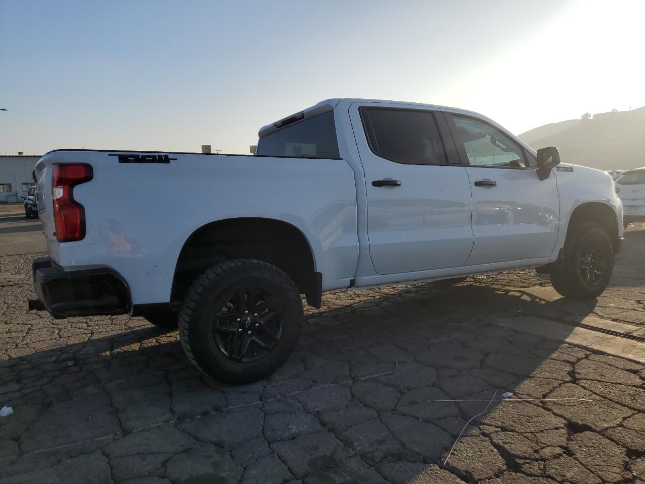 2024 CHEVROLET SILVERADO - Фото 3
