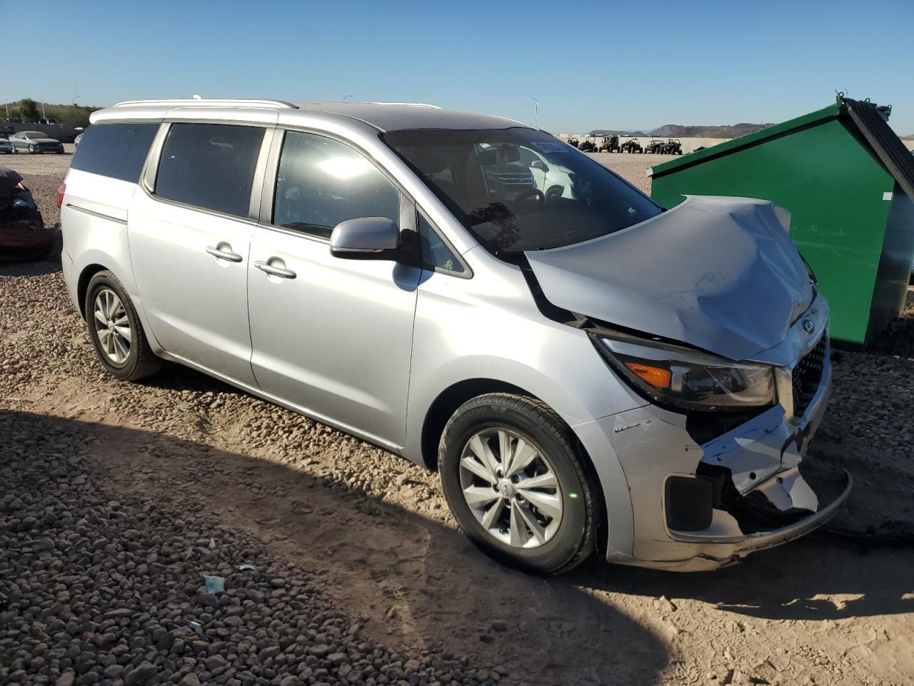 2017 KIA SEDONA LX - Image 4