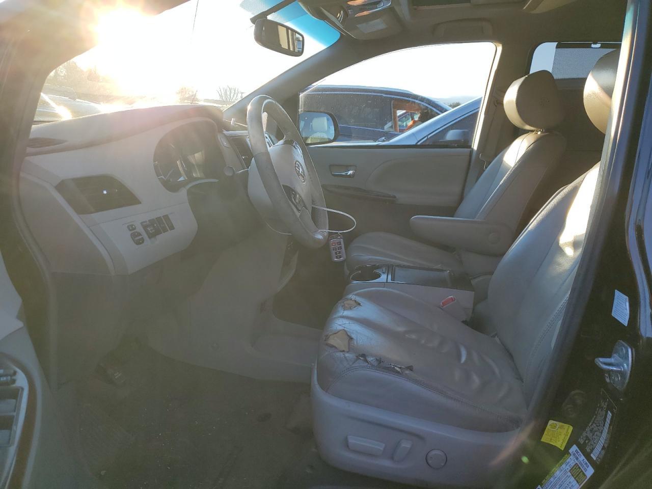 2013 TOYOTA SIENNA XLE - Фото 7