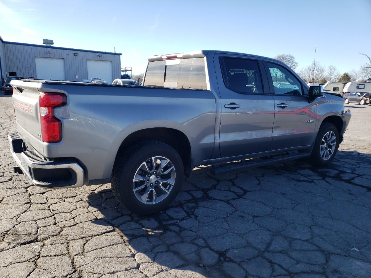 2021 CHEVROLET SILVERADO - Фото 3