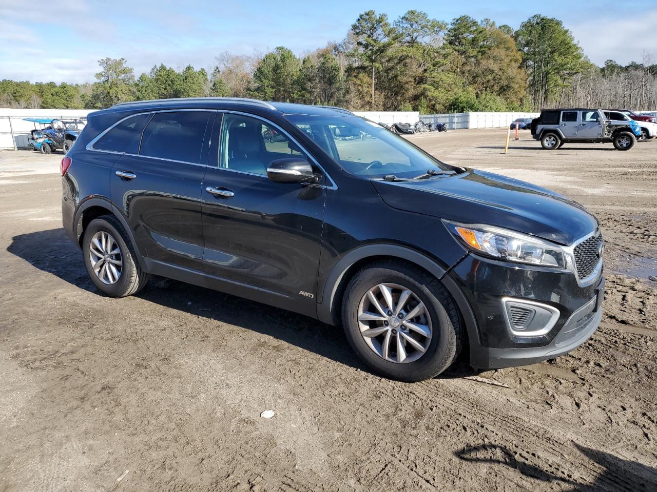 2017 KIA SORENTO LX - Image 4