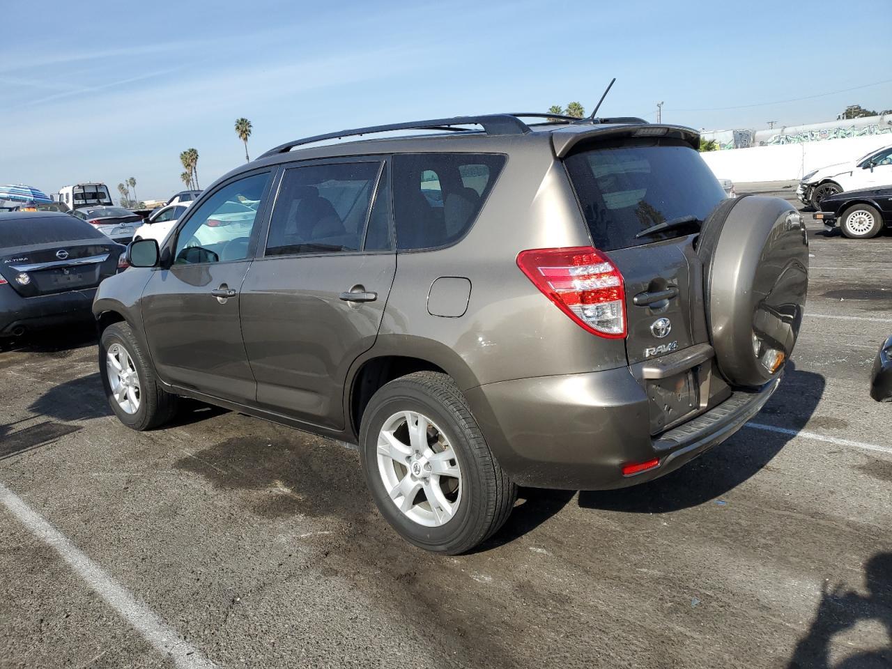 2011 TOYOTA RAV4 - Фото 2