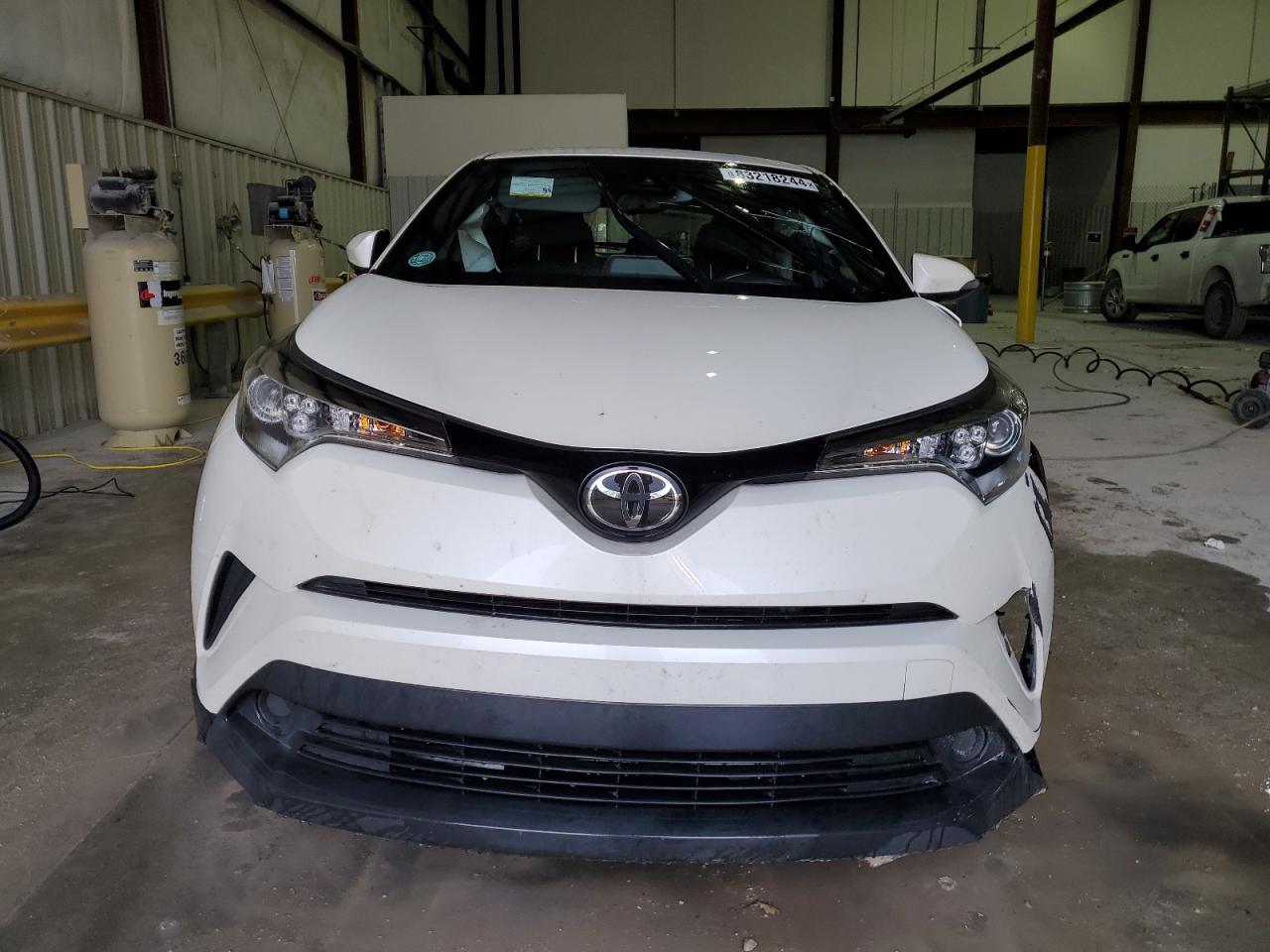 2019 TOYOTA C-HR XLE - Фото 5