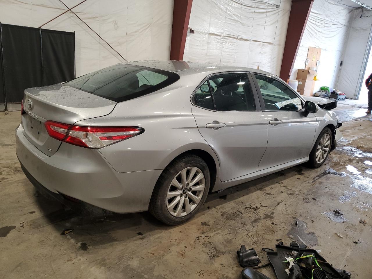 2018 TOYOTA CAMRY L - Фото 3