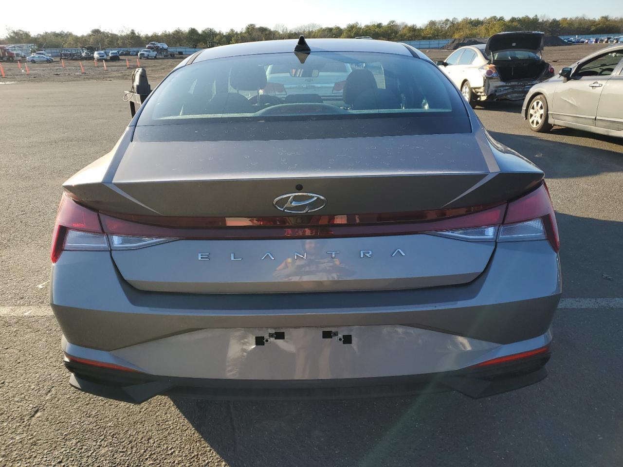 2022 HYUNDAI ELANTRA SE - Image 6