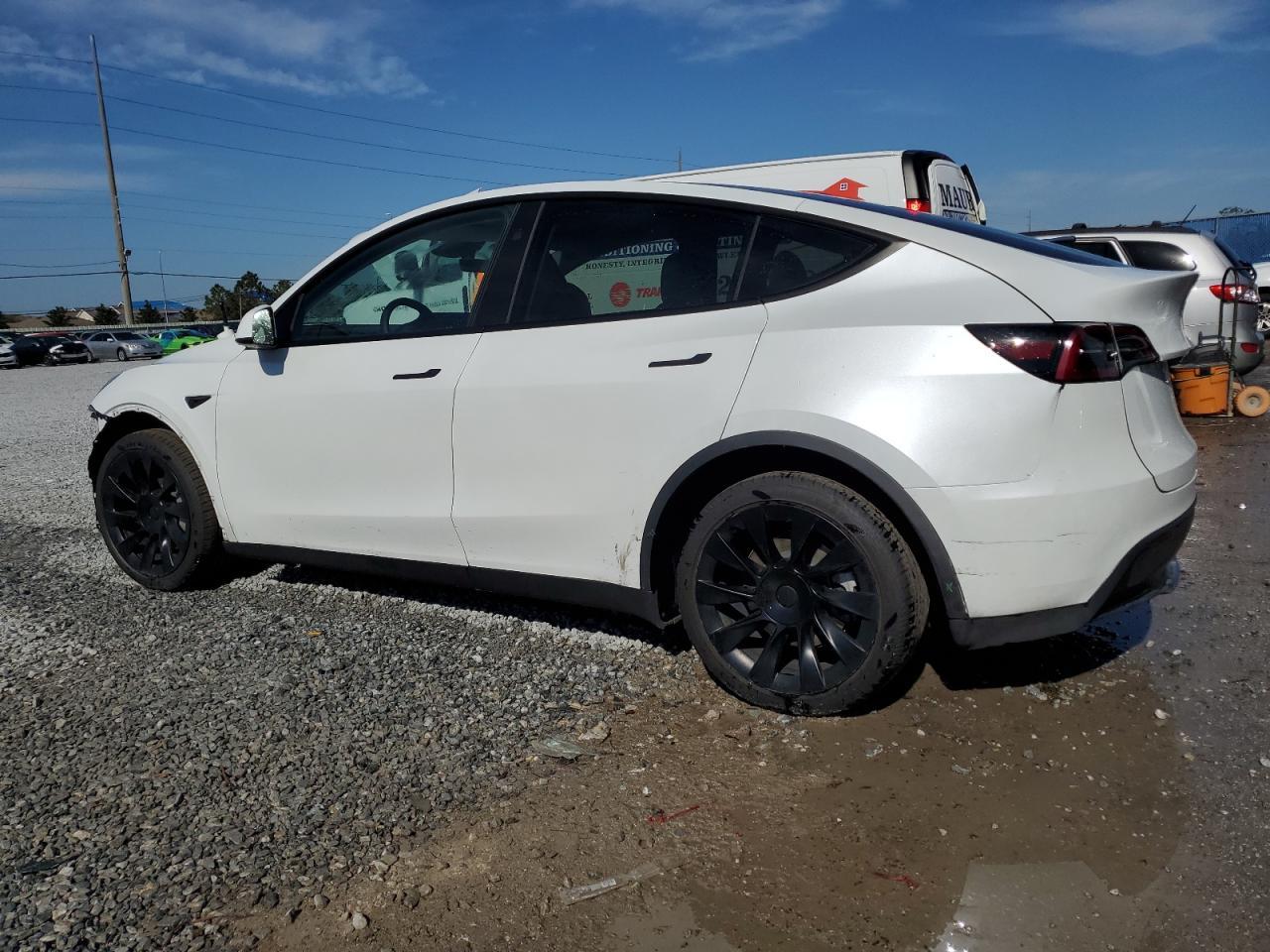 2024 TESLA MODEL Y - Image 2