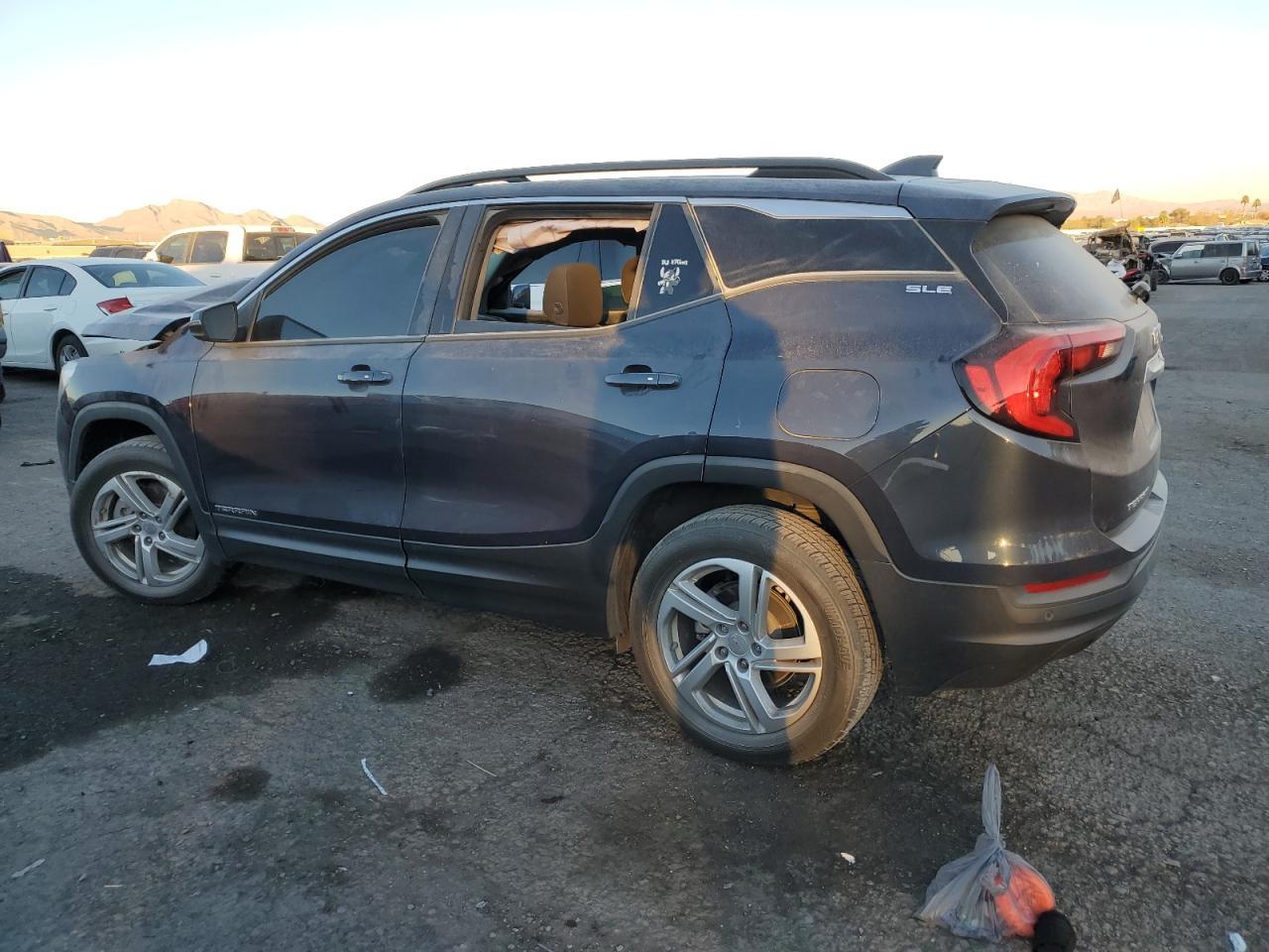 2018 GMC TERRAIN SL - Image 2
