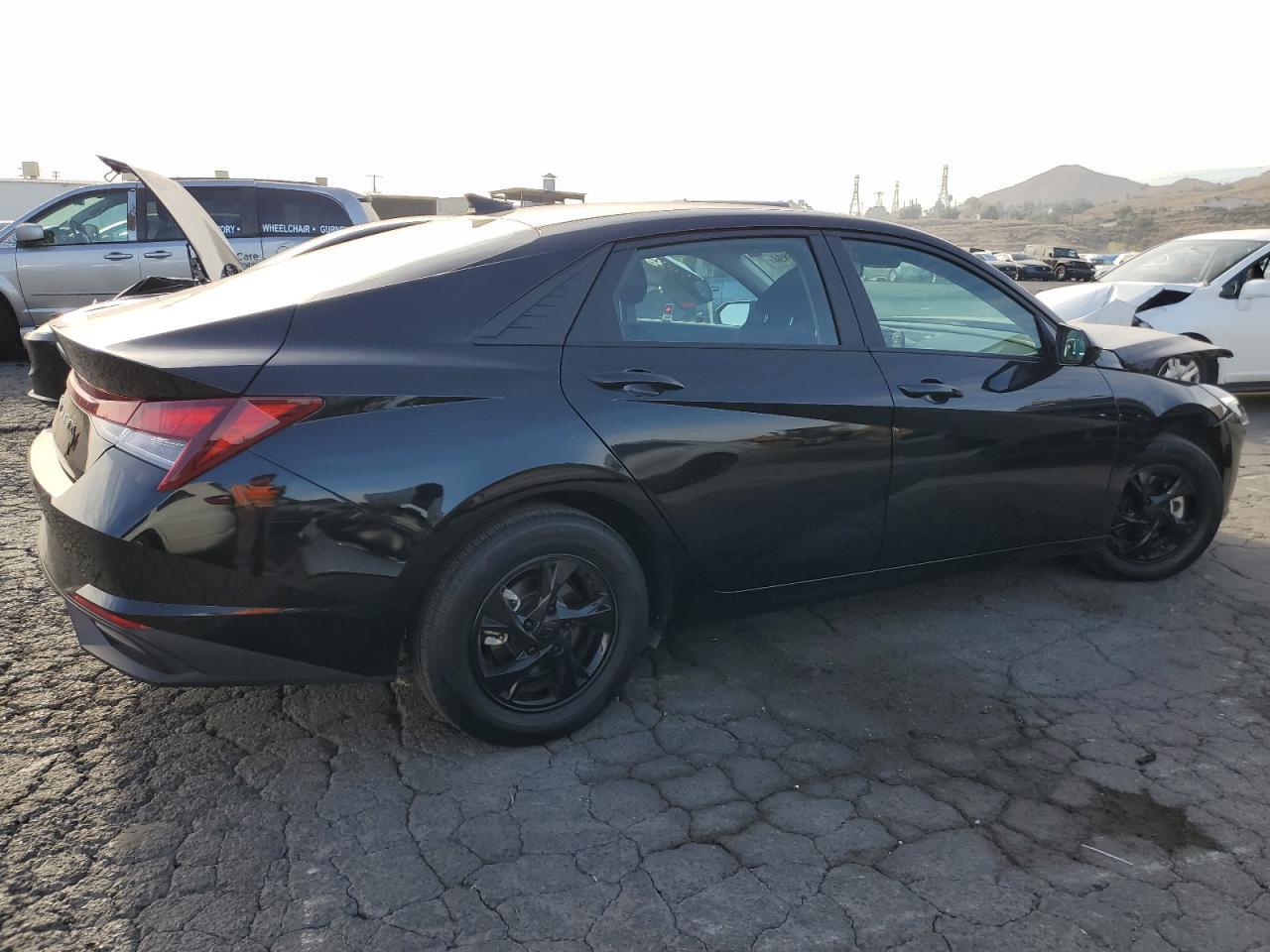 2023 HYUNDAI ELANTRA SE - Фото 3