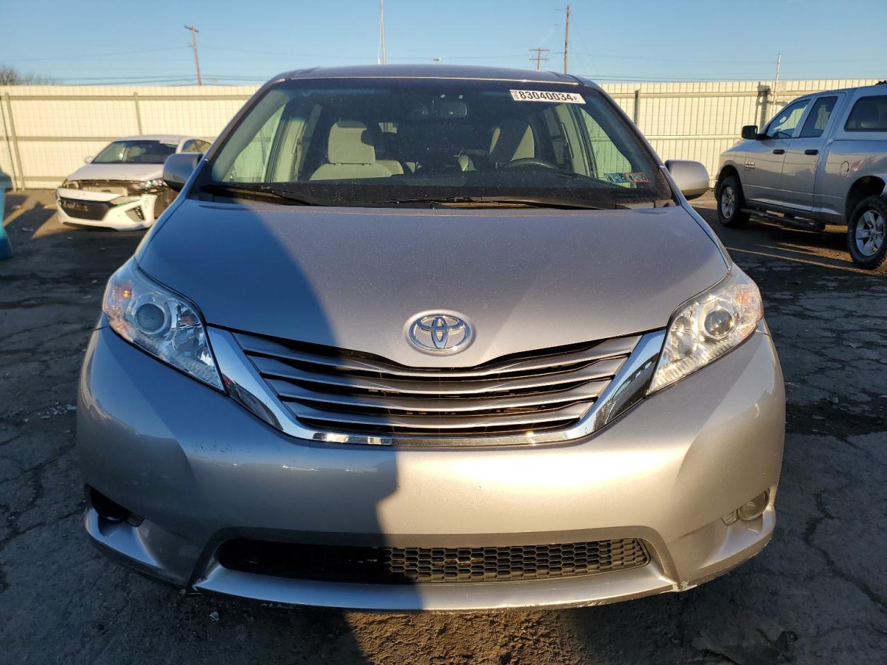 2015 TOYOTA SIENNA LE - Фото 5