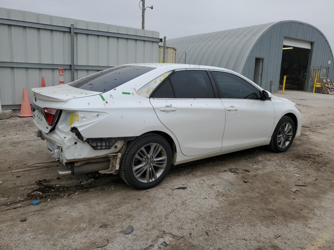 2017 TOYOTA CAMRY LE - Фото 3