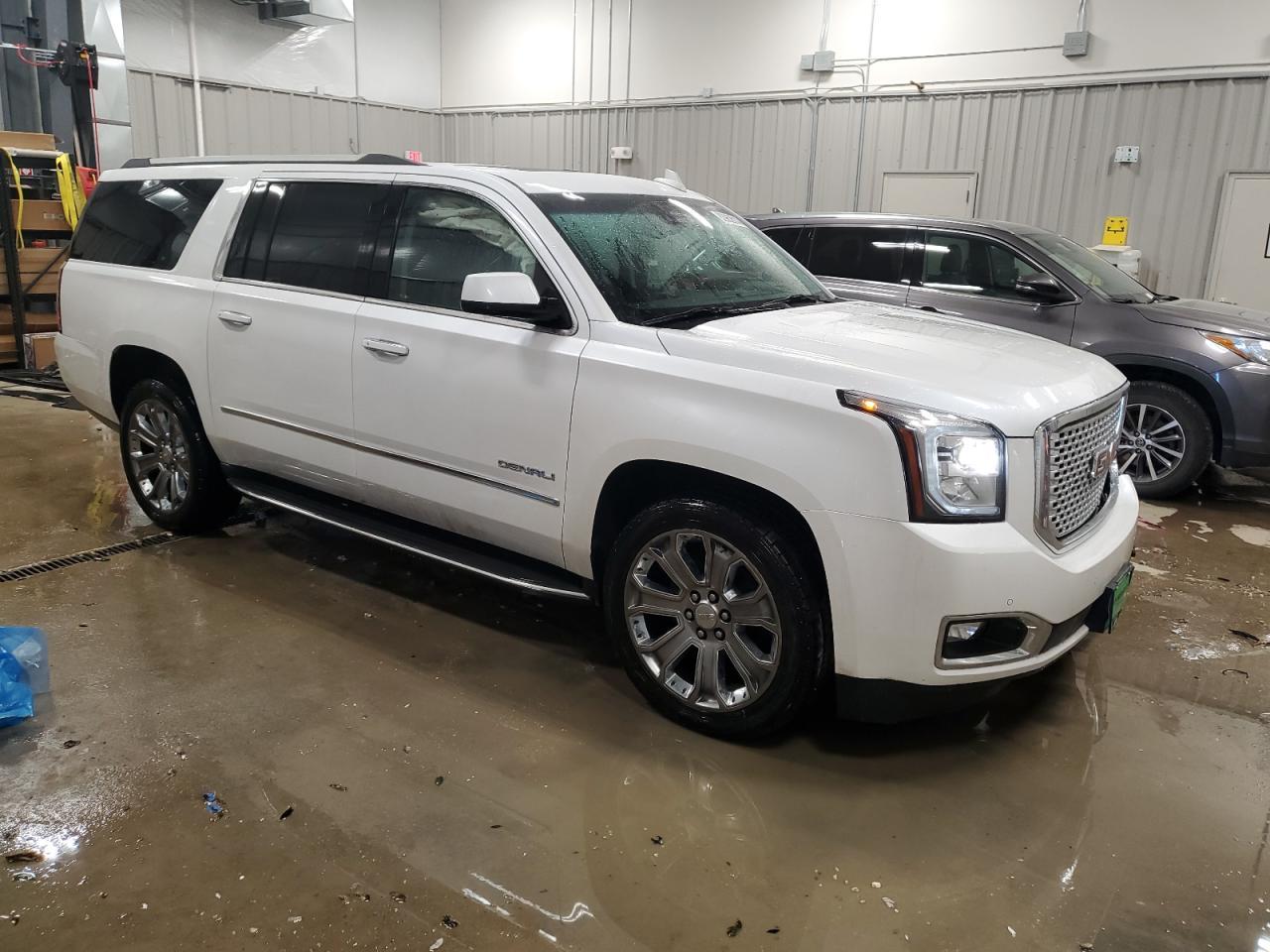 2016 GMC YUKON XL D - Фото 4