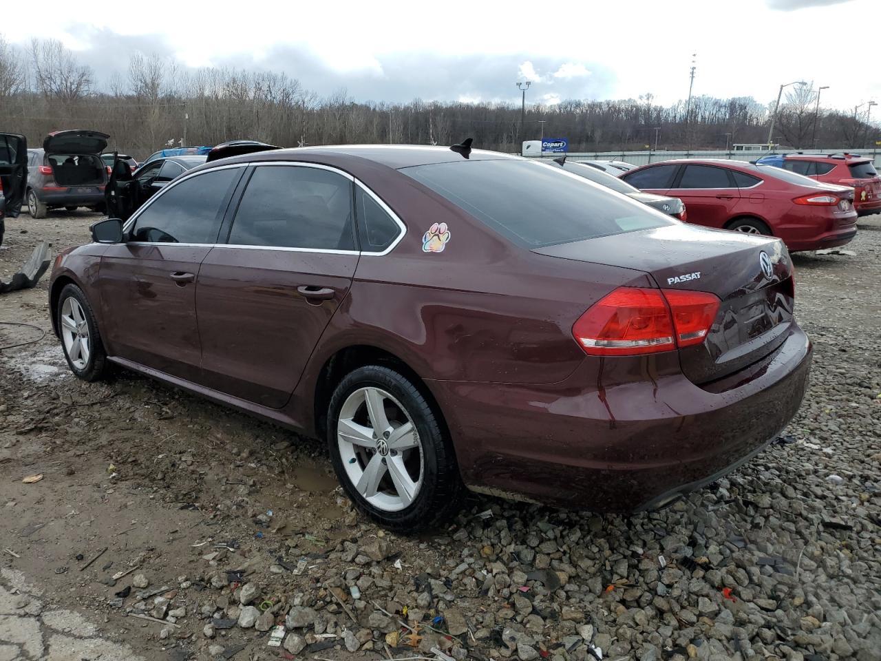 2013 VOLKSWAGEN PASSAT SE - Image 2